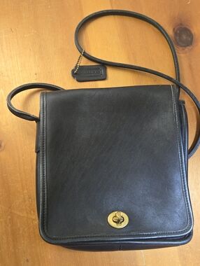 Vintage 1980s Coach Black Leather Messenger Crossbody with Gold Turn-Lock